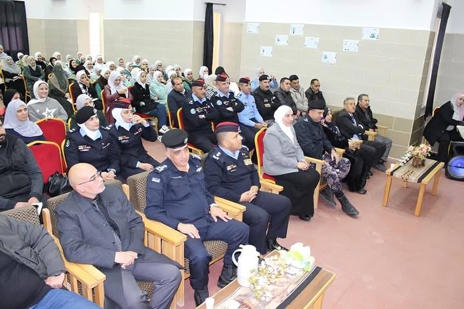 ورشة توعوية تكشف مخاطر المخدرات في المدرسة الطيبة الثانوية