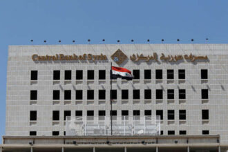 مصرف سوريا يجمّد حسابات المرتبطين بنظام الأسد