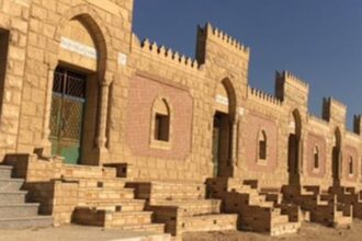 مصر: بلاغ دفن حي يورط عائلة في نزاع غريب على ملكية مقابر
