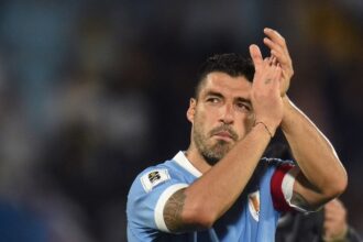 لويس سواريز ينقذ رجلاً من الانتحار في أوروغواي