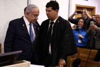 نتنياهو يمثل مجددًا أمام المحكمة للرد على تهم الفساد رغم حالته الصحية