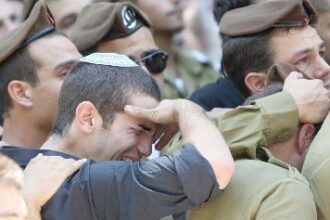 شرطي إسرائيلي يطلق النار على مستوطنين ملثمين ظنًا أنهم فلسطينيون!