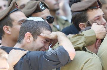 شرطي إسرائيلي يطلق النار على مستوطنين ملثمين ظنًا أنهم فلسطينيون!