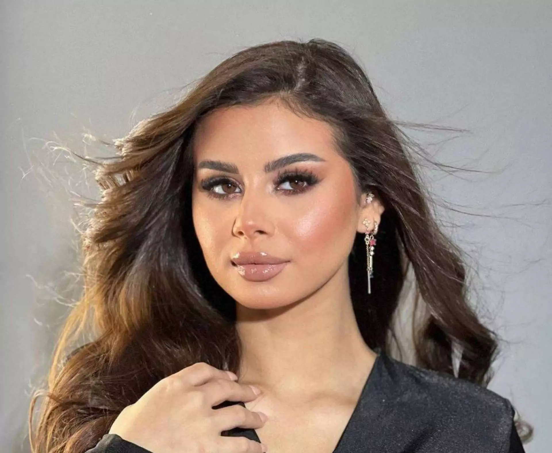 منة عرفة تعتذر للفنانين وتطلب العفو