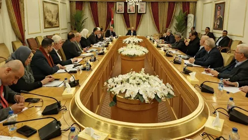 عاجل | الأعيان يستعرض استراتيجيات الصناعة والزراعة