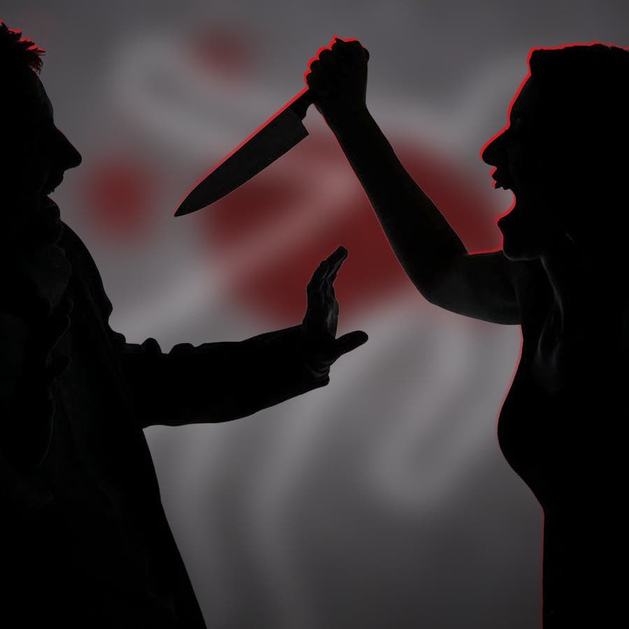 بشكل صادم ومرعب ..أم مصرية تقتحم مدرسة وتطعن طالب في وضح النهار !