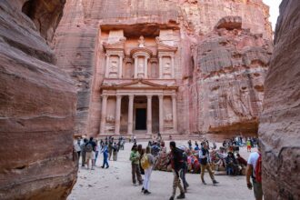 البتراء تواجه تراجعًا سياحيًا كبيرًا بسبب تداعيات الحرب على غزة