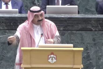 عاجل| بالفيديو .. النائب المراعية يعرض بالداتا شو رواتب وامتيازات رئيس مجلس إدارة الفوسفات ويصف ما جرى بالقرصنة