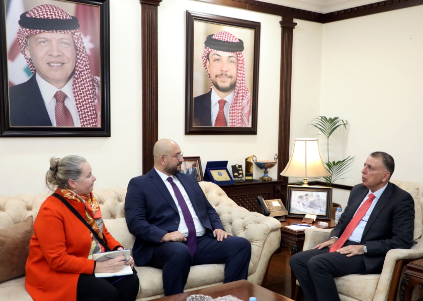 الفراية يبحث تعزيز التعاون مع المنظمة الدولية للهجرة