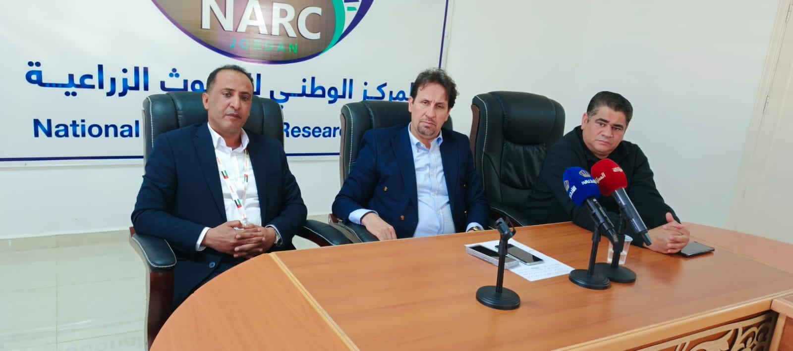 صورة حول : توزيع حوافز لشركاء مشروع الاستثمار في المجترات الصغيرة بمحطة الخناصري توزيع حوافز لشركاء مشروع الاستثمار في المجترات الصغيرة بمحطة الخناصري