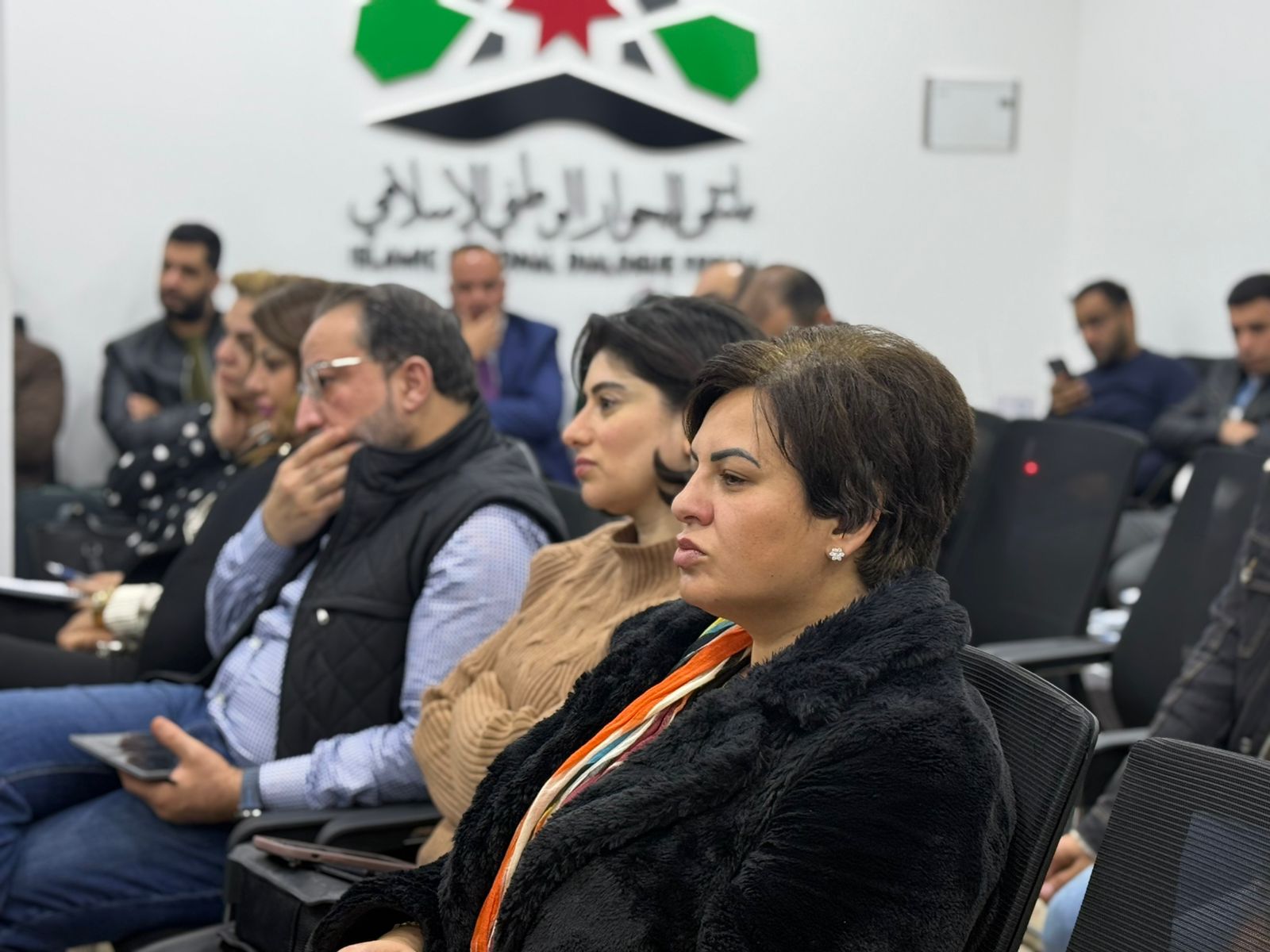 صورة حول : ملتقى الحوار الوطني يناقش: الإصلاح السياسي في الأردن.. ربيع أم خريف حزبي؟ ملتقى الحوار الوطني يناقش: الإصلاح السياسي في الأردن.. ربيع أم خريف حزبي؟