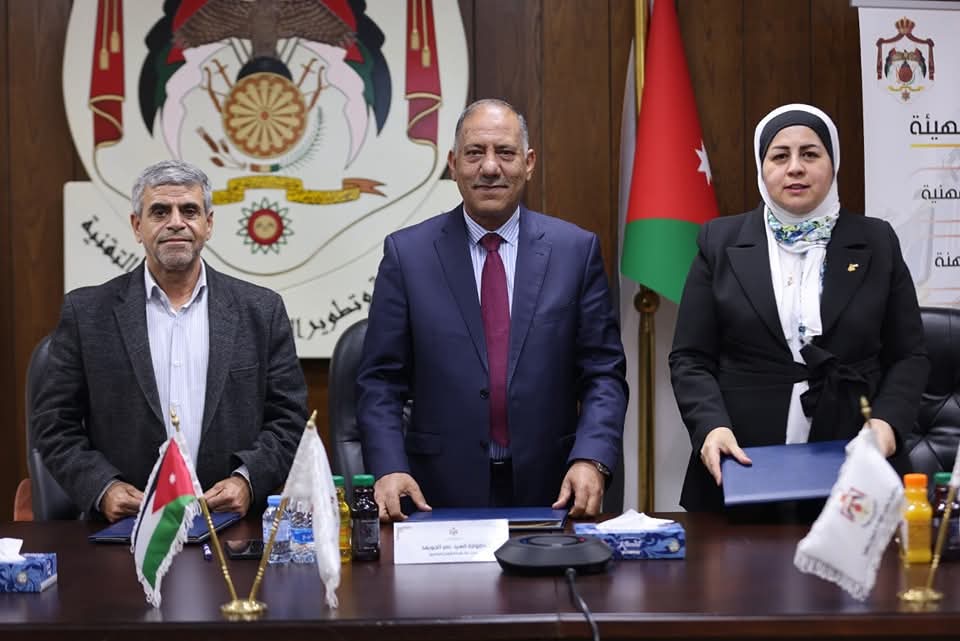 صورة حول : الفاعوري توقع خمس مذكرات تفاهم للتدريب والتشغيل ضمن نطاق "الطفيلة الصناعية" الفاعوري توقع خمس مذكرات تفاهم للتدريب والتشغيل ضمن نطاق "الطفيلة الصناعية"