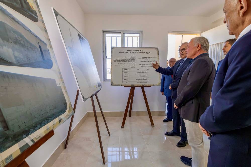 فيديو للملك يتفقد مشاريع تنموية وبرامج تدريبية في لواء دير علا بالأغوار أمس