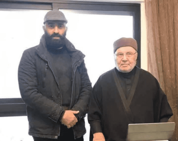 مكتب النابلسي يوضح حقيقة صورة مع أحمد العودة