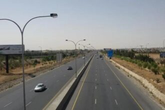 طريق الـ 100 على طاولة الرئيس