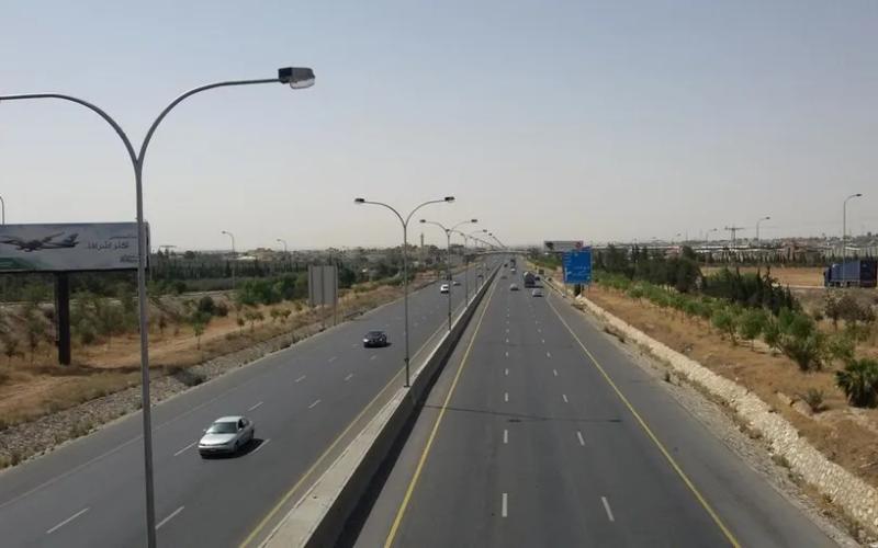 طريق الـ 100 على طاولة الرئيس