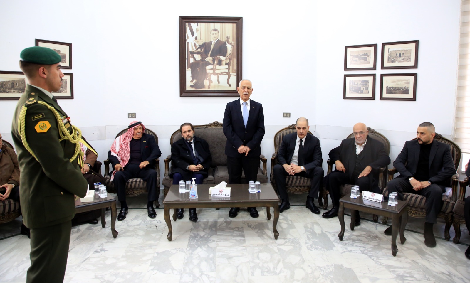 صورة حول : عاجل | مندوبا عن الملك وولي العهد.. العيسوي يعزي عشيرة المجالي عاجل | مندوبا عن الملك وولي العهد.. العيسوي يعزي عشيرة المجالي