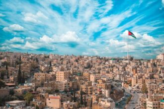 أجواء مستقرة حتى الأحد وتحذيرات من الضباب والانزلاقات