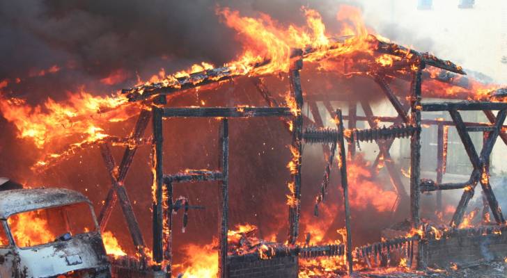 محكمة عمان تبدأ محاكمة حريق دار المسنين الذي أسفر عن 12 وفاة