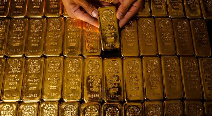 أسعار الذهب تحقق ارتفاعًا قياسيًا وسط مخاوف من الرسوم الجمركية
