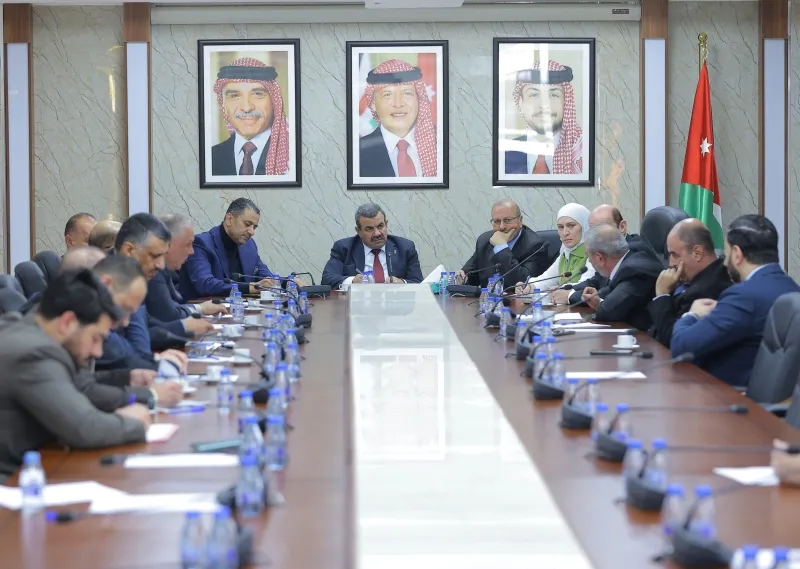 العماوي يبحث مع أكاديميين من جامعة اليرموك تحديات التعليم وسبل تطويره