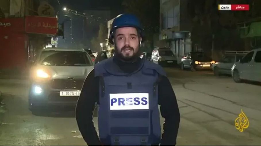 140 صحفيًا وناشرًا يطالبون بالإفراج عن مراسل الجزيرة المعتقل محمد الأطرش