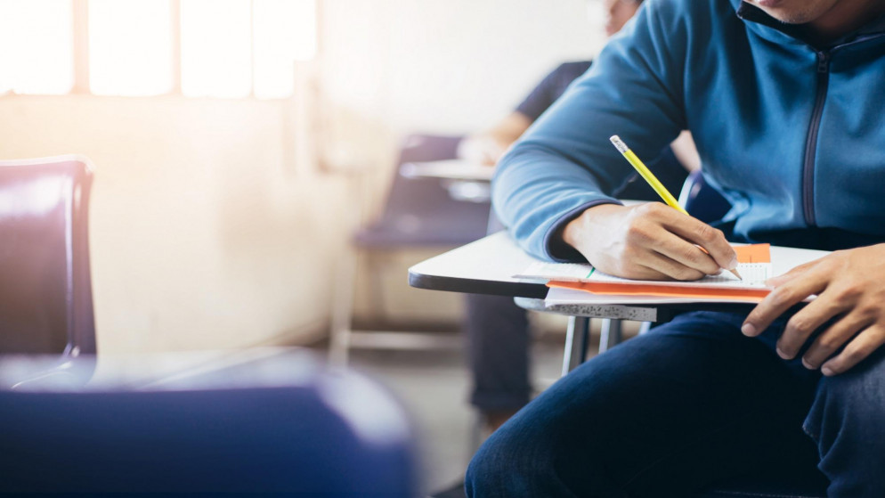 طلبة التوجيهي يواصلون التقدم لامتحانات الدورة التكميلية