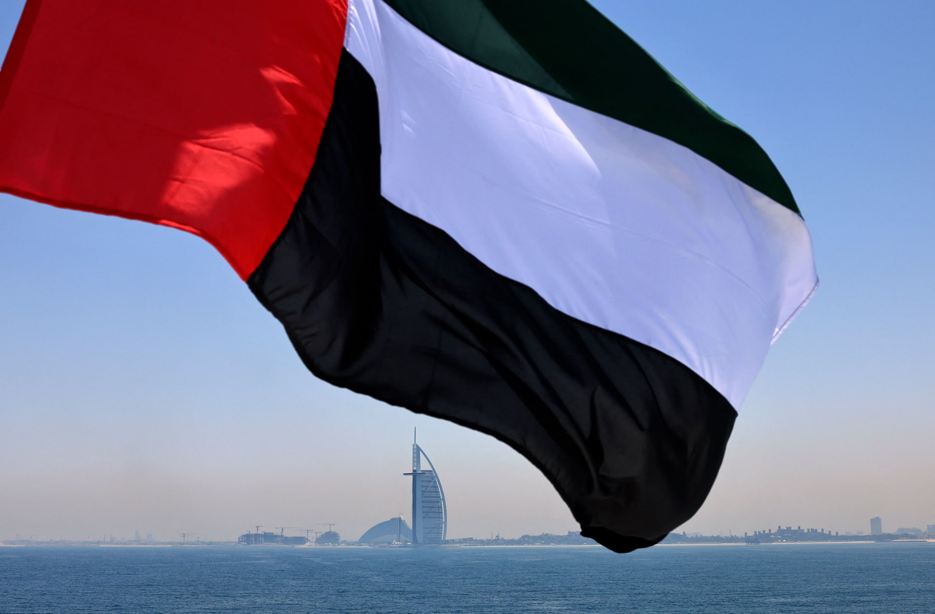 الإمارات تُدرج 19 فردًا وكيانًا على قوائم الإرهاب