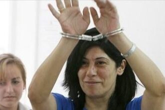 عاجل | الاحتلال يفرج عن الأسيرة القيادية خالدة جرار