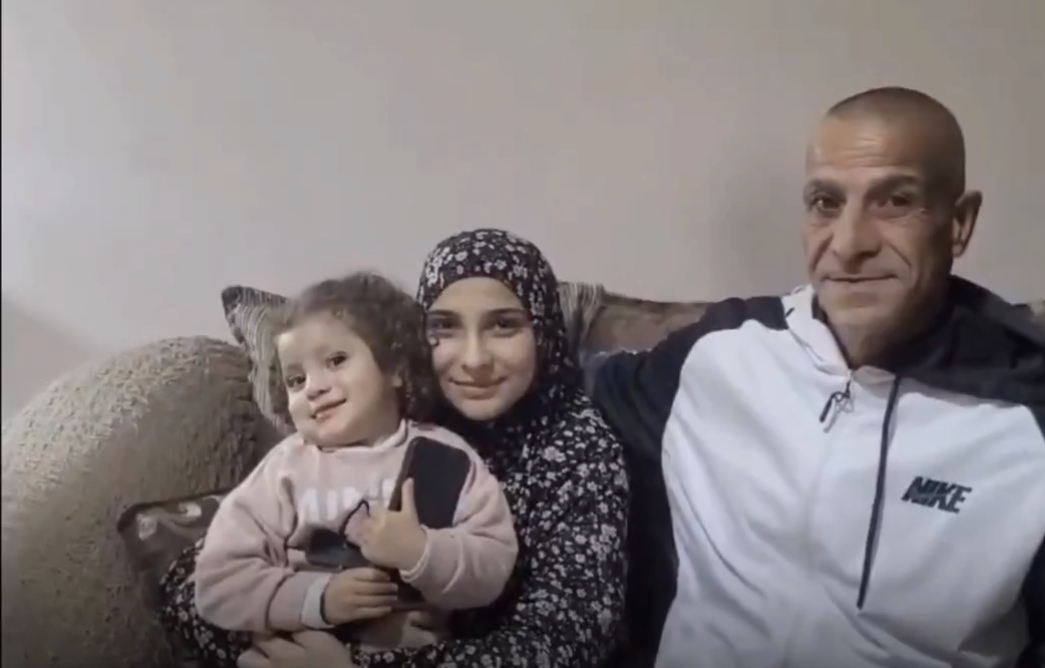 عاجل| من القضبان إلى الحرية ..الأسيرة روز خويص تعود إلى أحضان عائلتها