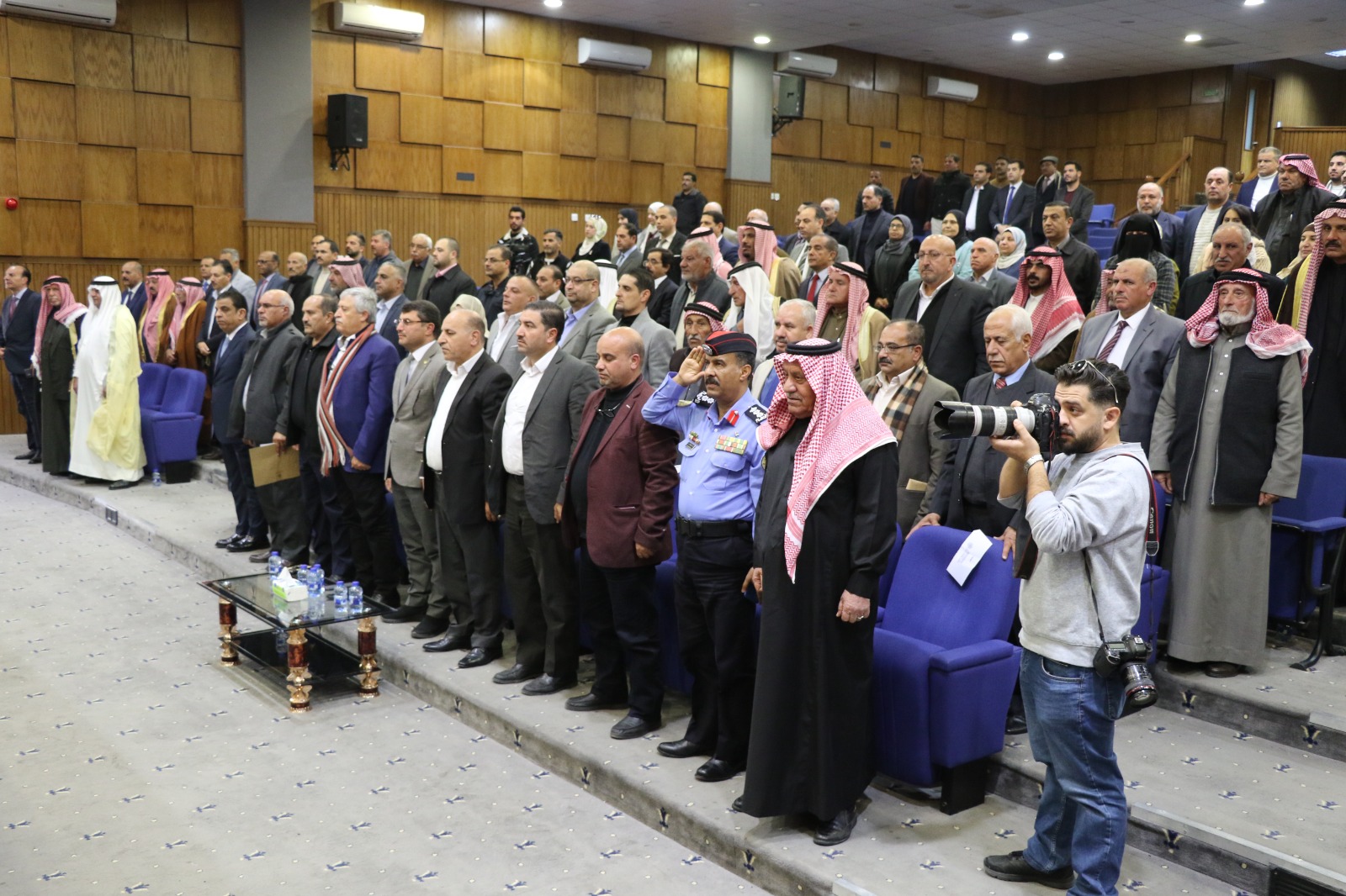 رئيس مجلس الأعيان فيصل الفايز يلتقي الفعاليات الشعبية والرسمية والشبابية في الطفيلة