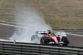 هاميلتون يتعرض لحادث أثناء اختبار فيراري في برشلونة