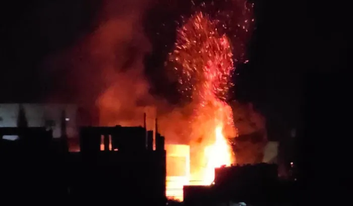 الاحتلال يفجّر منازل في مخيم طولكرم ويواصل تهجير السكان