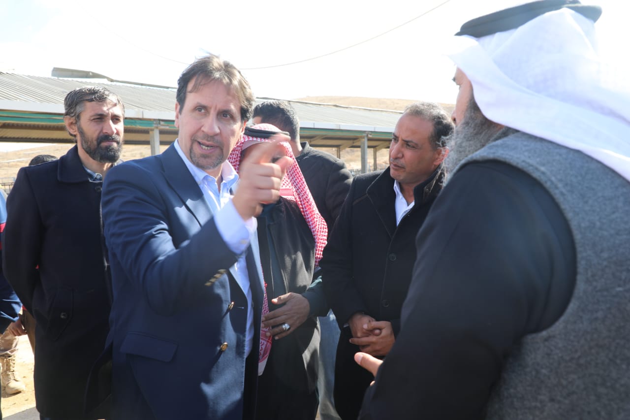 صورة حول : توزيع حوافز لشركاء مشروع الاستثمار في المجترات الصغيرة بمحطة الخناصري توزيع حوافز لشركاء مشروع الاستثمار في المجترات الصغيرة بمحطة الخناصري