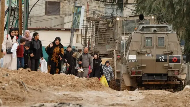وزير جيش الاحتلال: إسرائيل تبدأ حرباً ضد مخيمات اللاجئين بالضفة