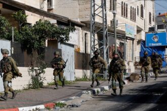 الجيش الإسرائيلي يشن عملية عسكرية في جنين ويعتقل 20 فلسطينياً بالضفة