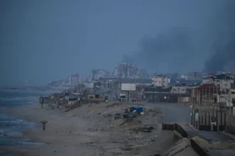 عاجل|| زوارق الاحتلال تخرق الهدنة وتفتح النار على ساحل غزة