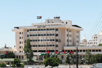 الخصاونة: 560 سؤالًا موجهًا للحكومة في الدورة الحالية