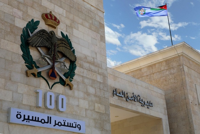 عاجل | الأمن العام يوضّح ملابسات فيديو الدهس في مدينة إربد