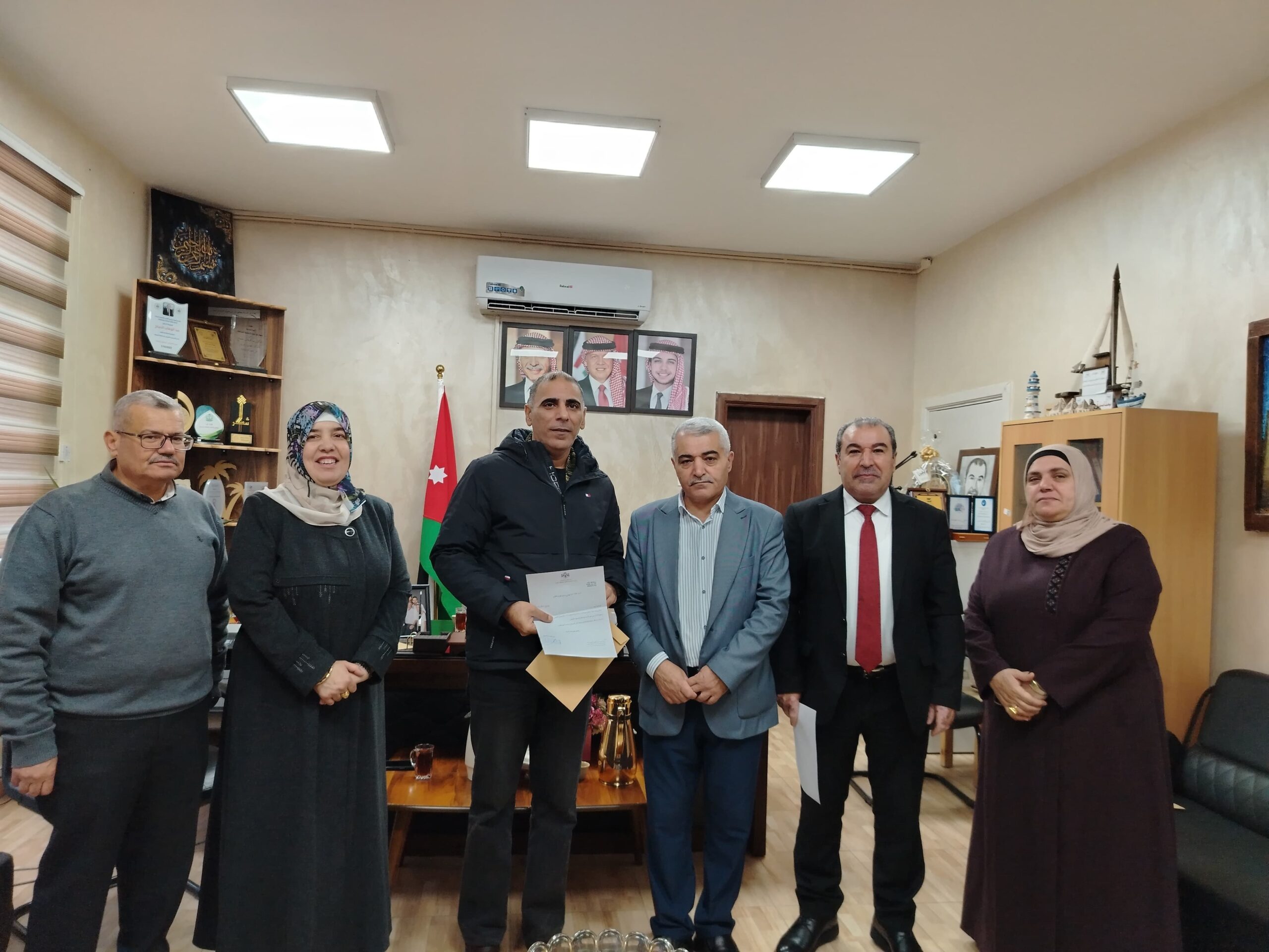 محافظ العقبة يكرم الكوادر العاملة في امتحانات الثانوية العامة التكميلية 2025