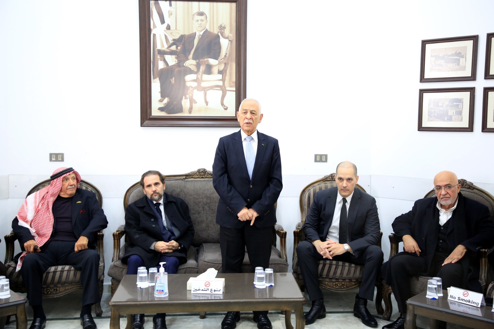 صورة حول : عاجل | مندوبا عن الملك وولي العهد.. العيسوي يعزي عشيرة المجالي عاجل | مندوبا عن الملك وولي العهد.. العيسوي يعزي عشيرة المجالي