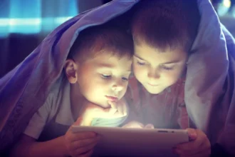 ما هي فوائد ومخاطر الإنترنت على الأطفال؟