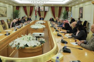 لجنة الطاقة بالأعيان تناقش خطط القطاع مع وزير الطاقة