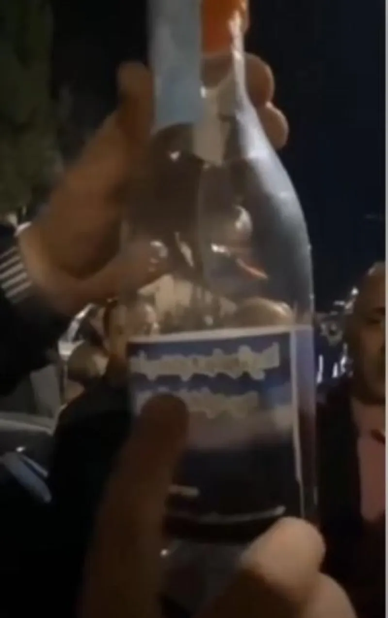 عاجل | الأمن يستدعي شابًا روّج لبيع "هواء السلط" بزجاجات