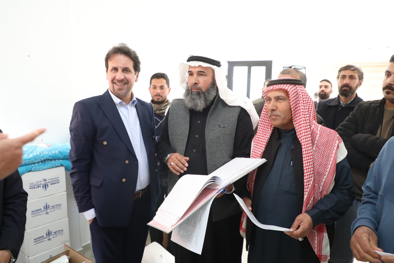 صورة حول : توزيع حوافز لشركاء مشروع الاستثمار في المجترات الصغيرة بمحطة الخناصري توزيع حوافز لشركاء مشروع الاستثمار في المجترات الصغيرة بمحطة الخناصري