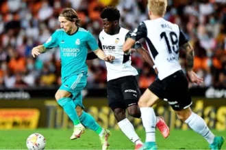 ريال مدريد يطمح لصدارة الليغا أمام فالنسيا في مباراة مؤجلة