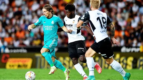 ريال مدريد يطمح لصدارة الليغا أمام فالنسيا في مباراة مؤجلة
