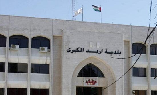 بلدية إربد تنجز تعبيد شارع عمان رغم التحديات