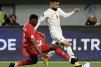 البحرين تُتوّج بكأس الخليج بفوز مثير على عمان 2-1