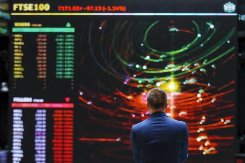 انخفاض الأسواق الأوروبية مع بداية متعثرة لعام 2025